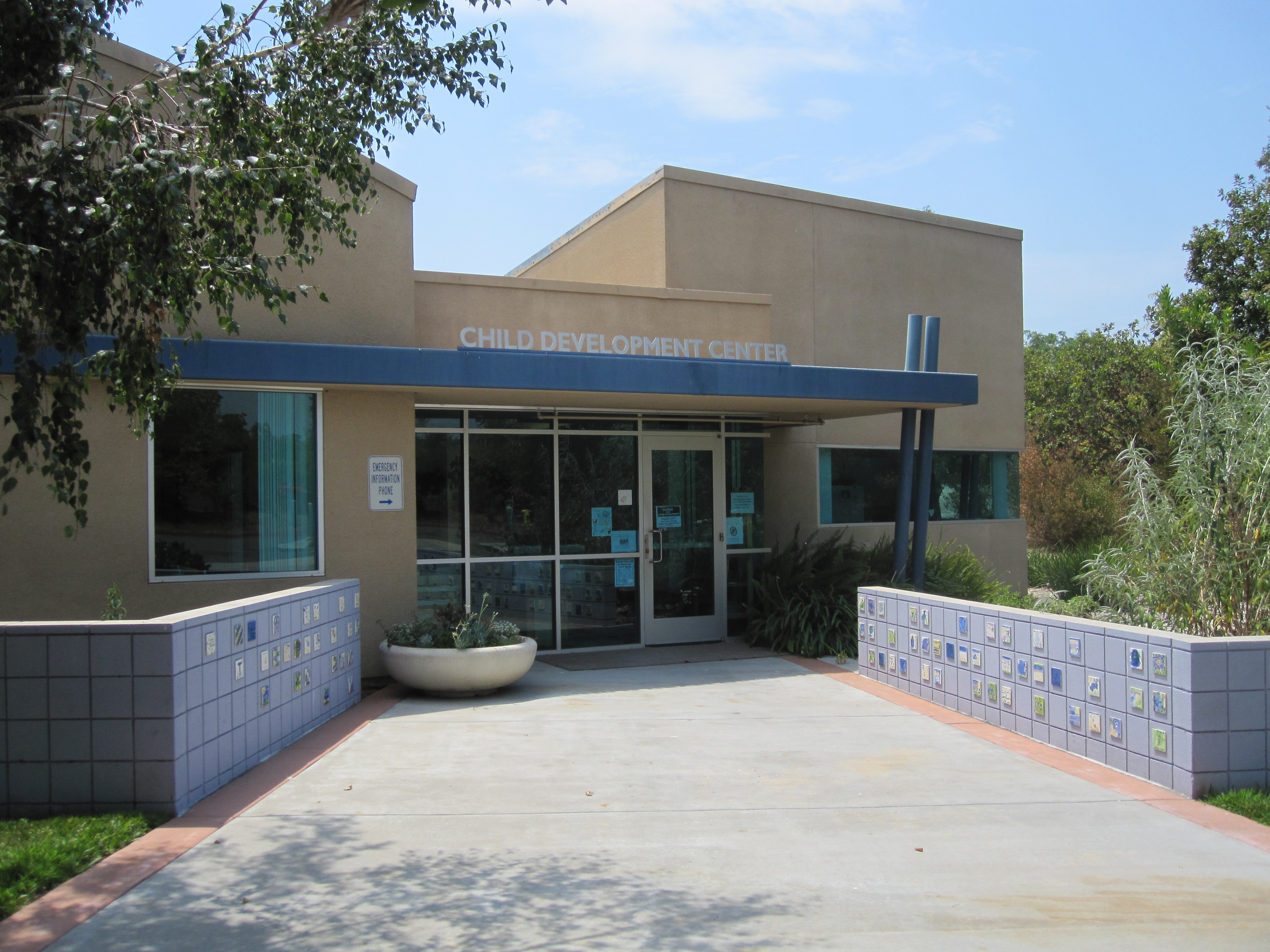 Picture of the School's Enterance